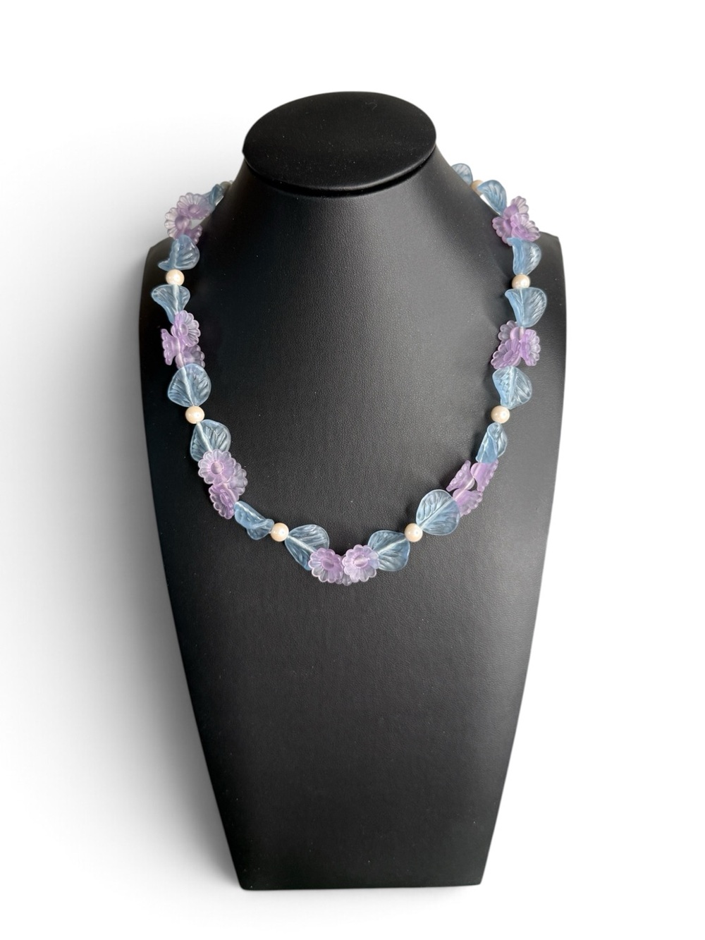 Vintage Avon “Pastel Blossoms” Necklace – 1986 Frosted Lucite Florals - Picture 3 of 8